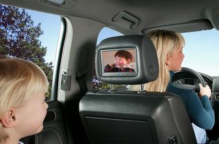 Монитор в подголовнике для цифрового ТВ в автомобиле. Монитор в подголовнике для цифрового ТВ в автомобиле.