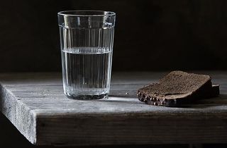 Что безопаснее для автолюбителя — водка или самогон из аппарата? Что безопаснее для автолюбителя — водка или самогон из аппарата?